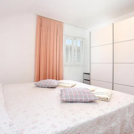 Family Friendly With A Swimming Pool - 21026 Apartament
