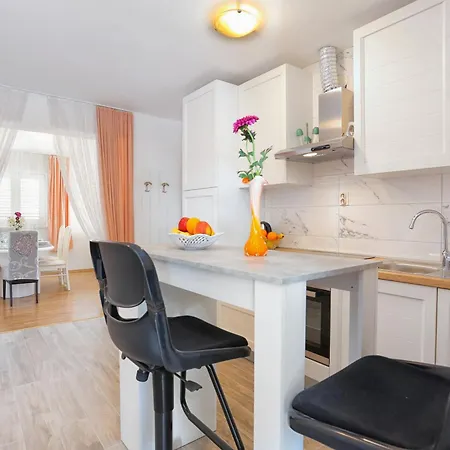 Apartament Family Friendly With A Swimming Pool - 21026 *