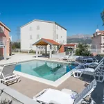 Family-friendly With Swimming Pool - 21026 Apartment Split