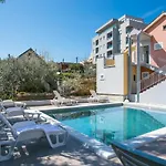 Family-friendly With Swimming Pool - 21026 * Split
