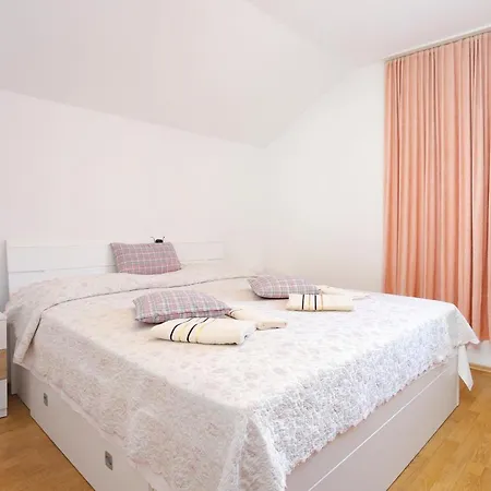 Family-friendly With Swimming Pool - 21026 Apartment Split