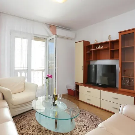 Apartment Family-friendly With Swimming Pool - 21026 *