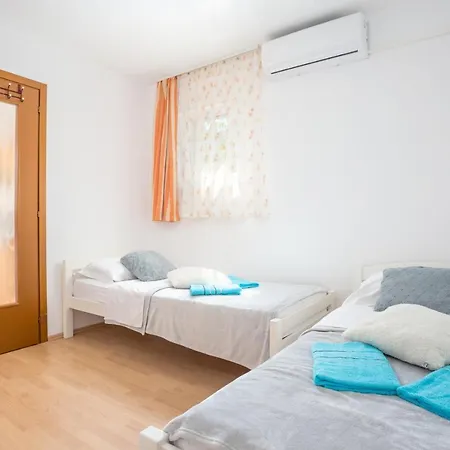 Family-friendly With Swimming Pool - 21026 Split