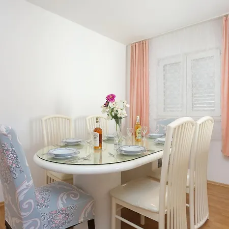 Family-friendly With Swimming Pool - 21026 Apartmán *
