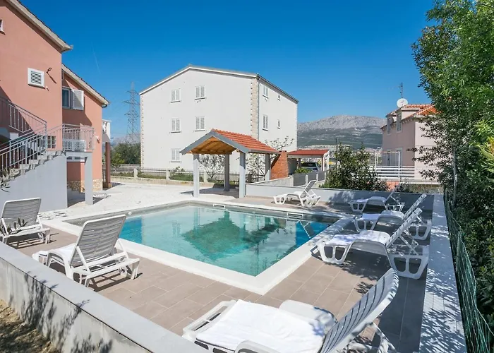 Family-friendly With Swimming Pool - 21026 Lägenhet Split