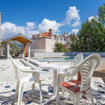 Family-friendly With Swimming Pool - 21026