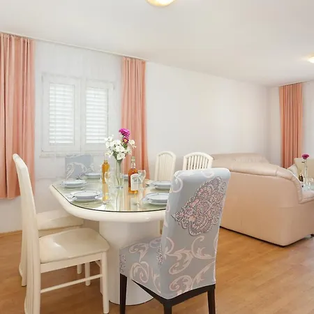 Family-friendly With Swimming Pool - 21026 Split